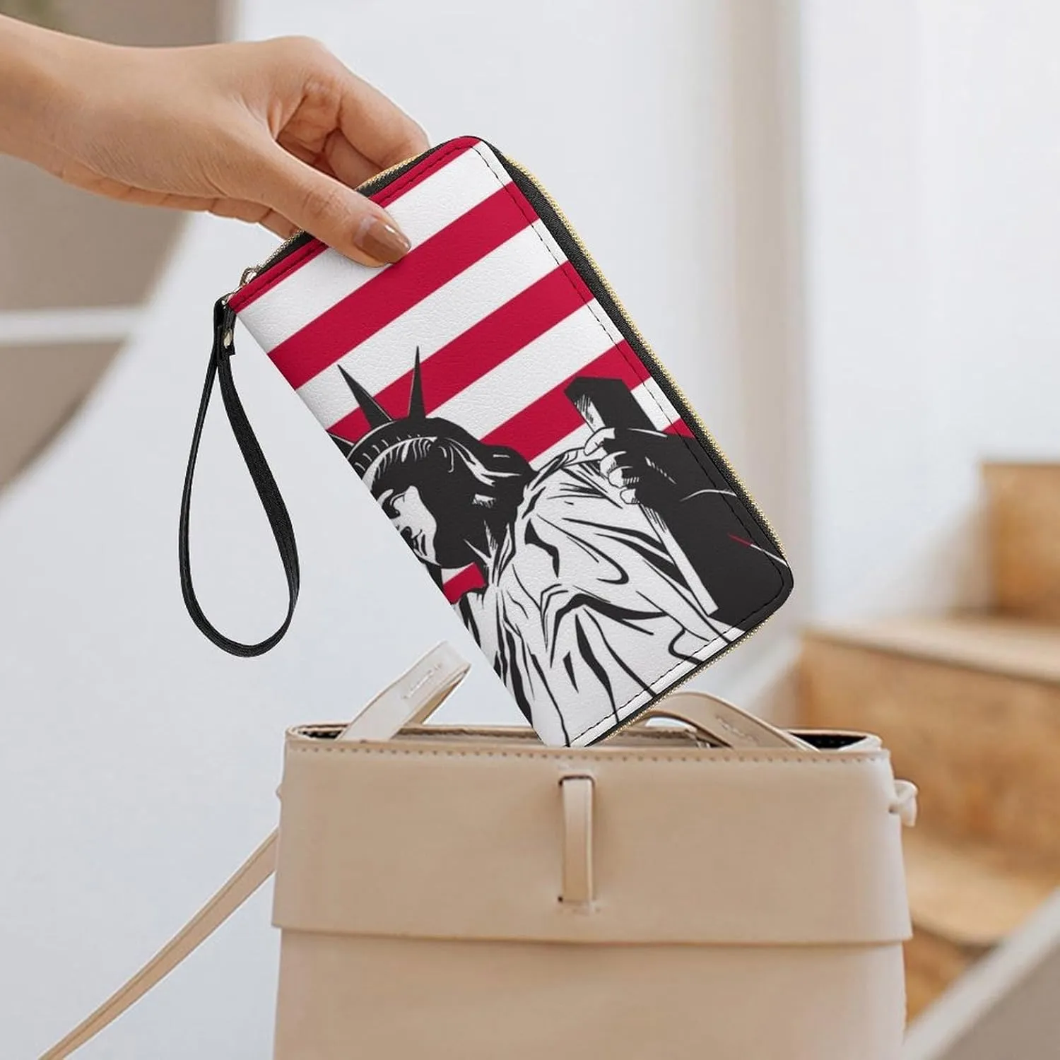 Women's Statue of Liberty American Flag PU Leather Clutch with Wristlet, 7.8x4.1x1.4 Inch Compact Wallet for Daily Essentials, Fashionable and Functional Design